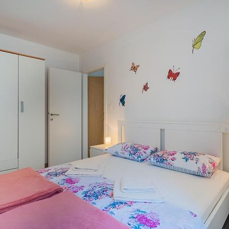 Apartman Antonija Cres Exteriör bild