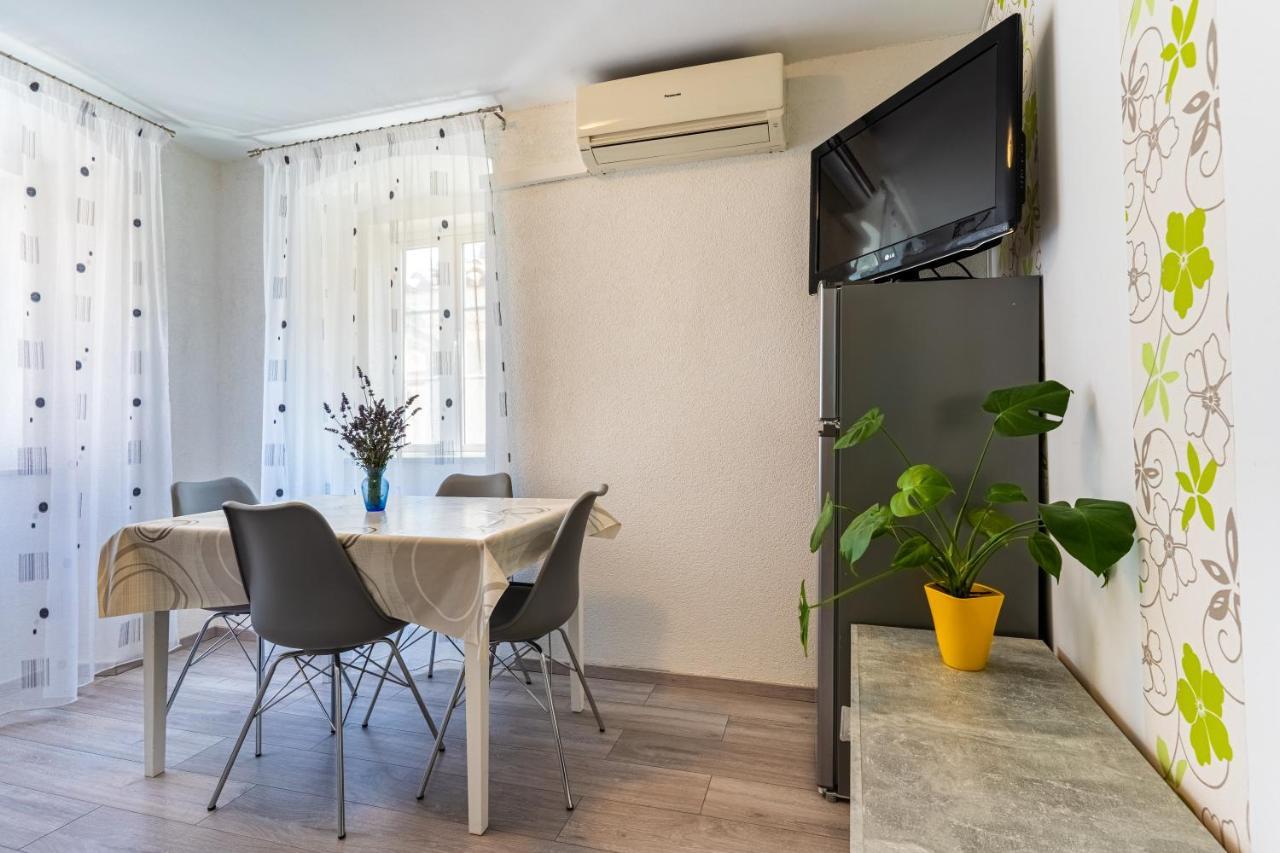 Apartman Antonija Cres Exteriör bild